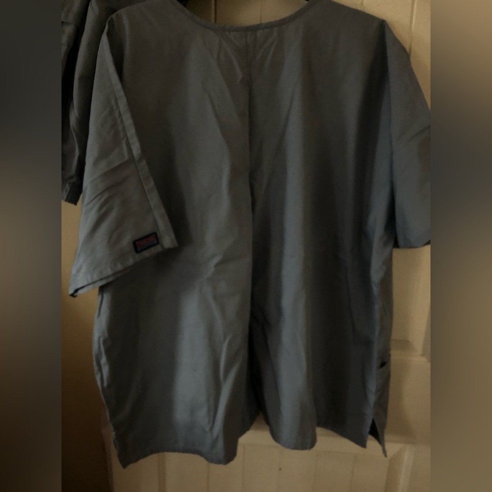 Cherokee light grey scrub set